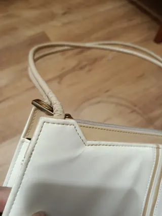 Bolso beige y blanco