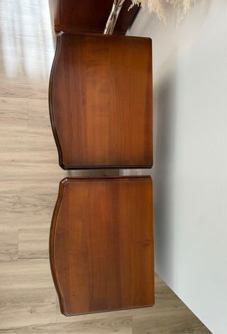 Mesita de noche de madera