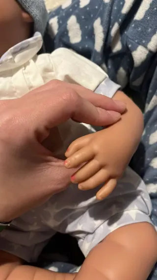 Muñeca realista con ropa