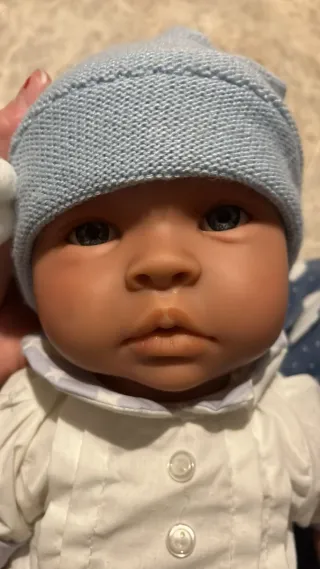 Muñeca realista con ropa