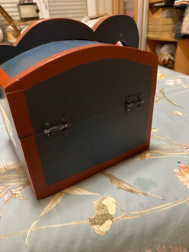 Caja antigua decorada para infusiones