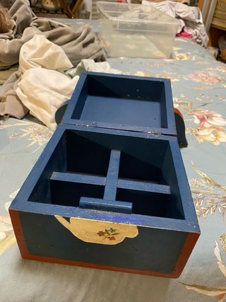 Caja antigua decorada para infusiones