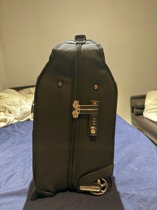 Valigia da viaggio TravelPro nera - abiti