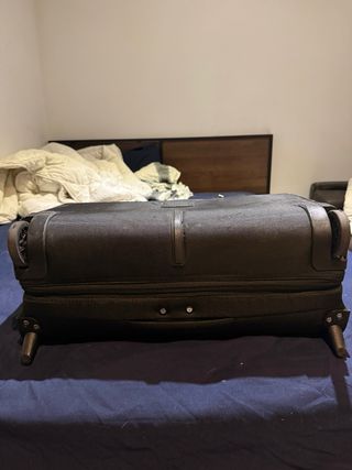 Valigia da viaggio TravelPro nera - abiti