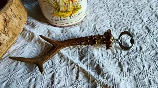 Apribottiglie in corno e metallo