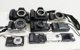 Lotto 10 Fotocamere Vintage: Canon, Nikon, Sony...