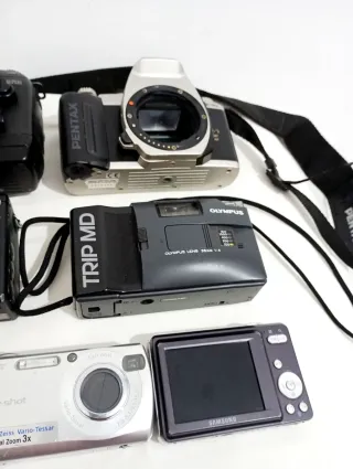Lotto 10 Fotocamere Vintage: Canon, Nikon, Sony...