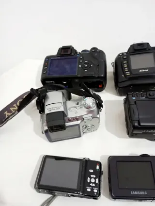 Lotto 10 Fotocamere Vintage: Canon, Nikon, Sony...