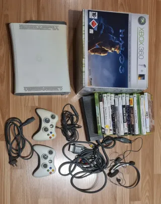 Xbox 360 Blanca + 15 Videojuegos + 2 Mandos