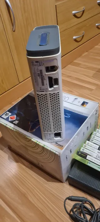 Xbox 360 Blanca + 15 Videojuegos + 2 Mandos