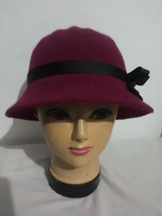 Sombrero vintage burdeos flor negra