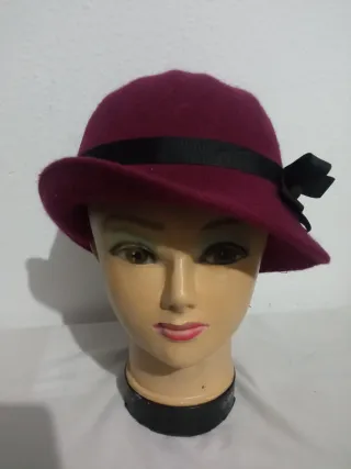 Sombrero vintage burdeos flor negra