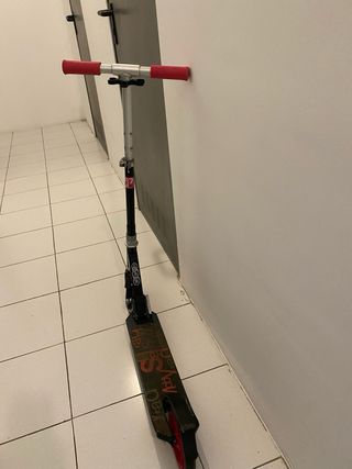 Patinete Oxelo Negro y Rojo