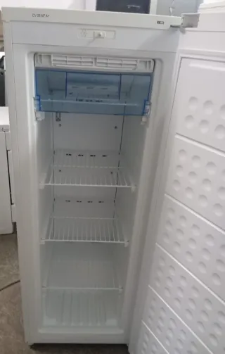 Congelador Vertical Romero A+ No Frost.