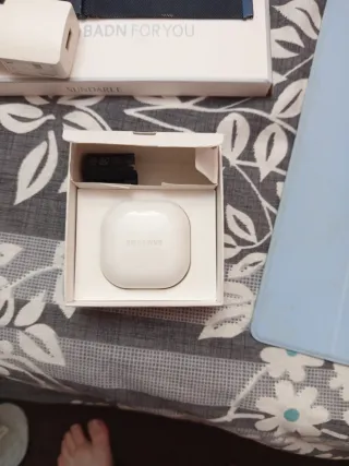 Auriculares Samsung Negros y Blancos