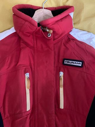 Chaqueta de nieve Tsunami roja y blanca