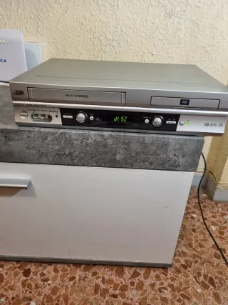 Reproductor DVD y VHS JVC Hi-Fi Stereo