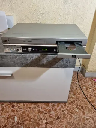 Reproductor DVD y VHS JVC Hi-Fi Stereo