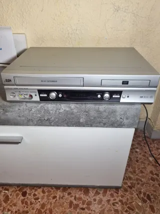 Reproductor DVD y VHS JVC Hi-Fi Stereo