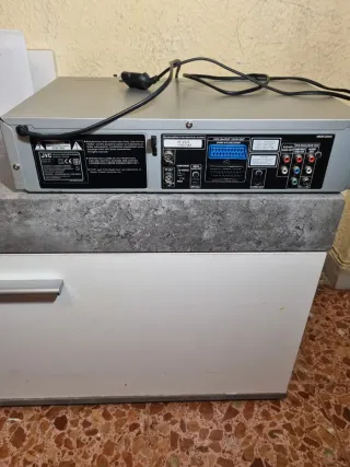 Reproductor DVD y VHS JVC Hi-Fi Stereo