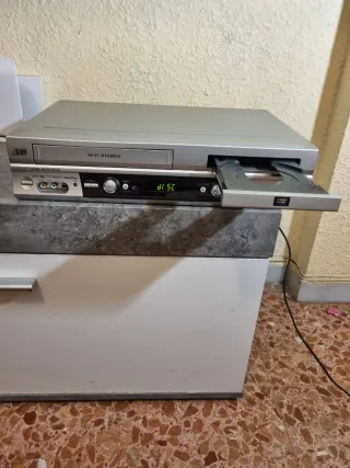 Reproductor DVD y VHS JVC Hi-Fi Stereo
