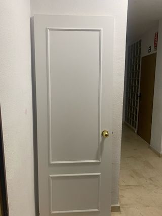 Puerta de paso blanca