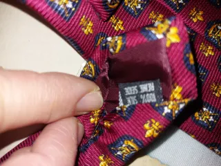 Cravatta in seta con motivo scudo e giglio