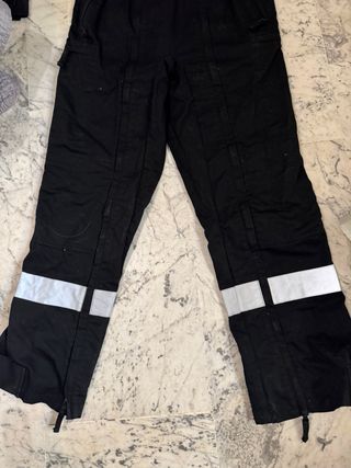 Mono negro de trabajo UME