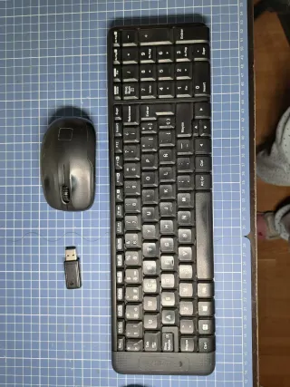 Teclado y Ratón Inalámbricos Logitech K220