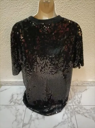 Camiseta lentejuelas negra y dorada