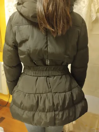 Chaqueta de plumas y pelo natural negra