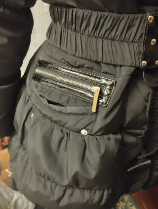 Chaqueta de plumas y pelo natural negra