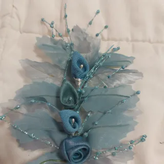 Tocado invitada boda azul y verde