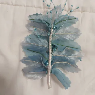 Tocado invitada boda azul y verde