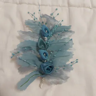 Tocado invitada boda azul y verde