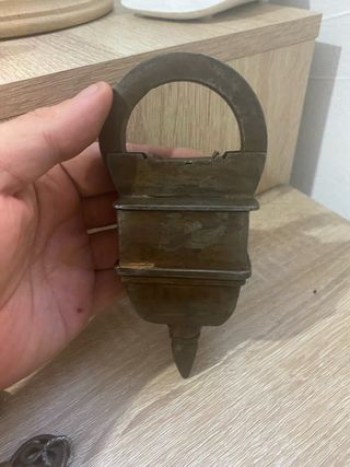 Vecchia serratura con 3 chiavi