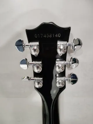 ANGUS YOUNG GUITARRA FIRMADA AUTENTIFICADA