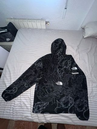 Supreme x The North Face Fleece con stampa drago