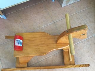 Caballo balancín de madera