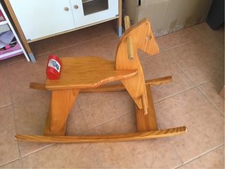 Caballo balancín de madera