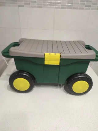 Sgabello da giardino con ruote
