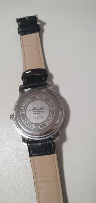 Reloj LCT Negro y Dorado