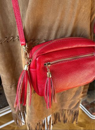 Bolso de piel rojo