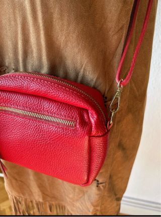 Bolso de piel rojo