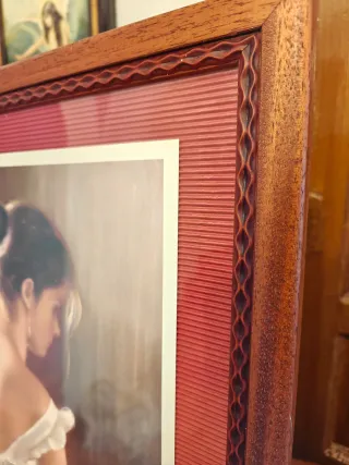 Quadro di donna con cornice in legno