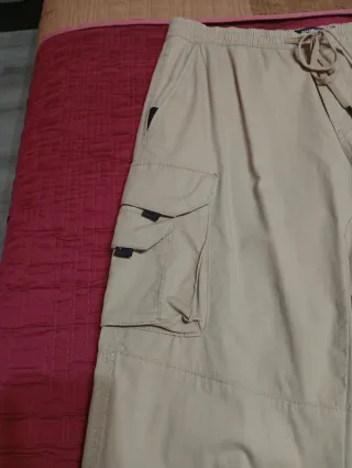 Pantalones cargo Pull and Bear