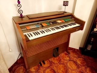 Piano antiguo de madera