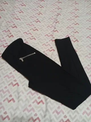 Pantaloni Stradivarius da donna neri