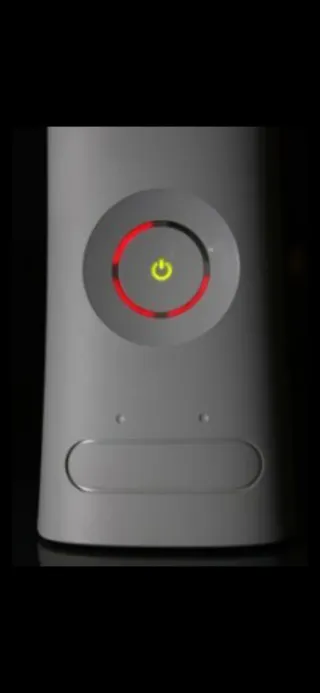 Xbox 360 Blanca con Luz Roja juegos y accesorios