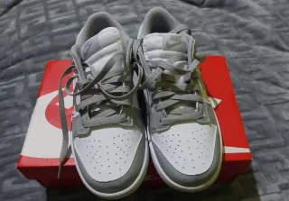 Zapatillas Nike Dunk Low Gris y Blanco